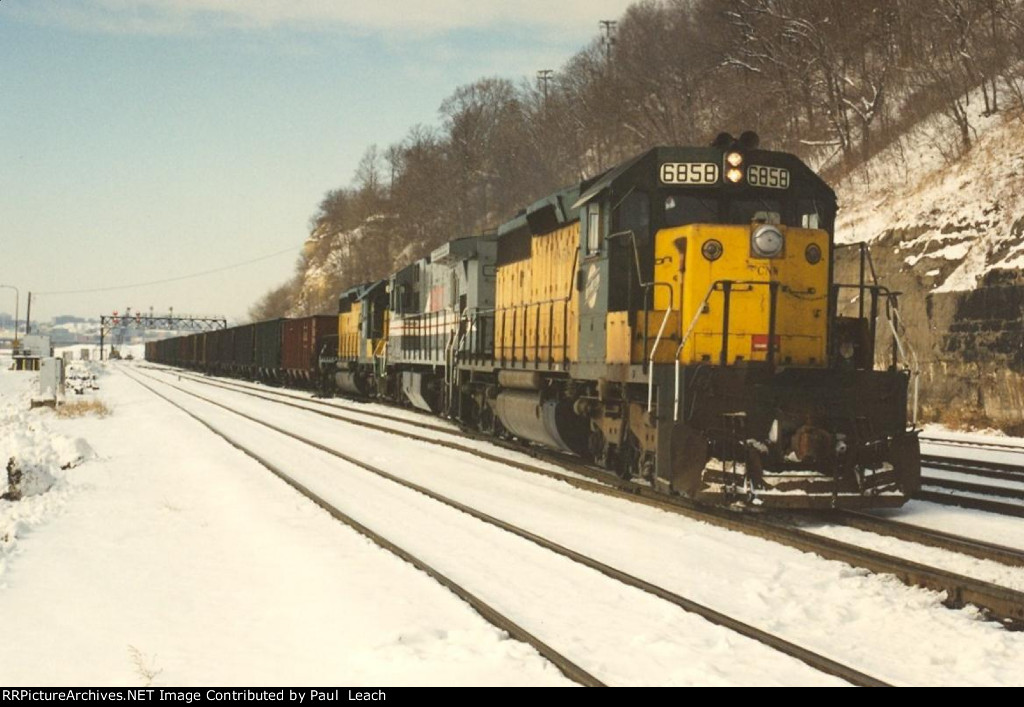 Hopper train crosses over to enter Belt Yard